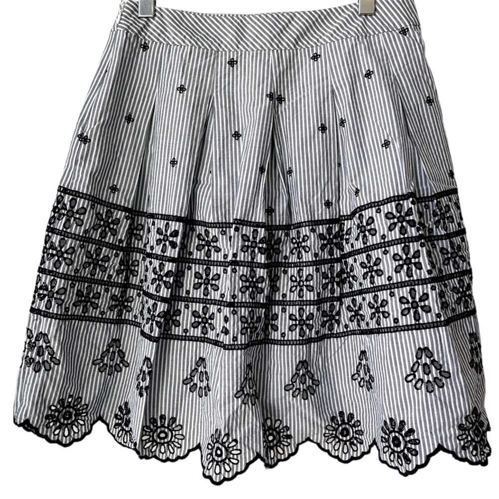 📝 *open to offers* Talbots Grey and Black Stripped Eyelet Cotton Skirt